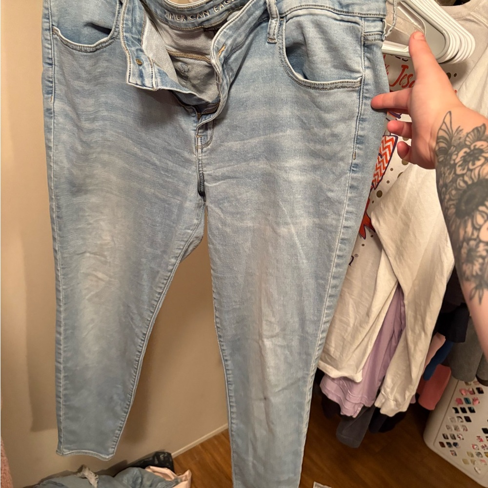 American Eagle Outfitters Light Wash Skinny Jeans